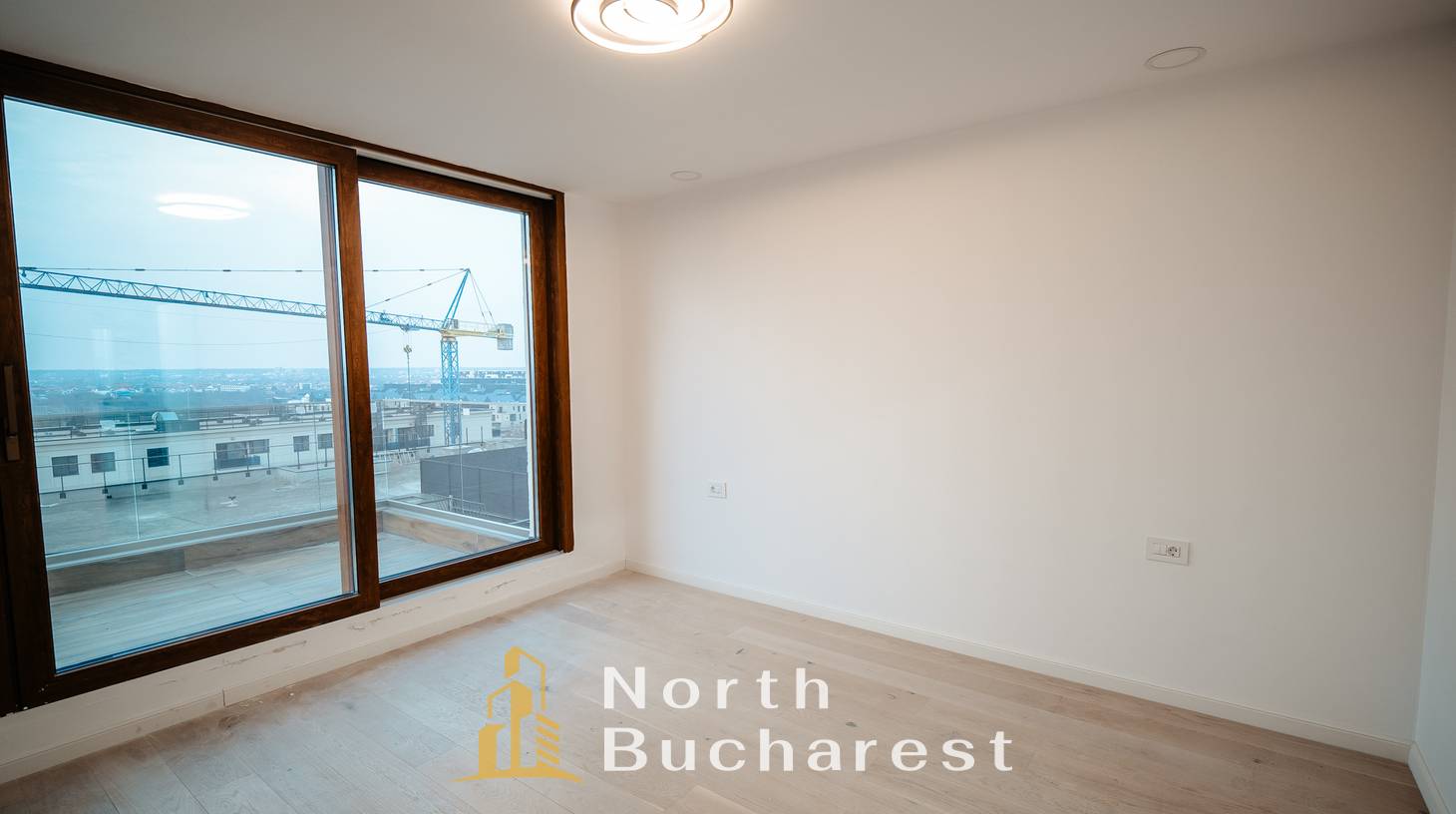 https://images.northbucharest.ro/-0phGEU6il1ecUqe5xjgk8YnUCKHcOQlHJraTnhNE2E/watermark:0.75:so:0:30:0.39/resize:fill:1460:816:1/gravity:ce/bG9jYWw6Ly8vZXN0YXRlL2xyLzYxMDIwMTM1LTdmNTgtNDBhMi04N2I4LWRiYjFmN2YyMTRmZC5qcGVn