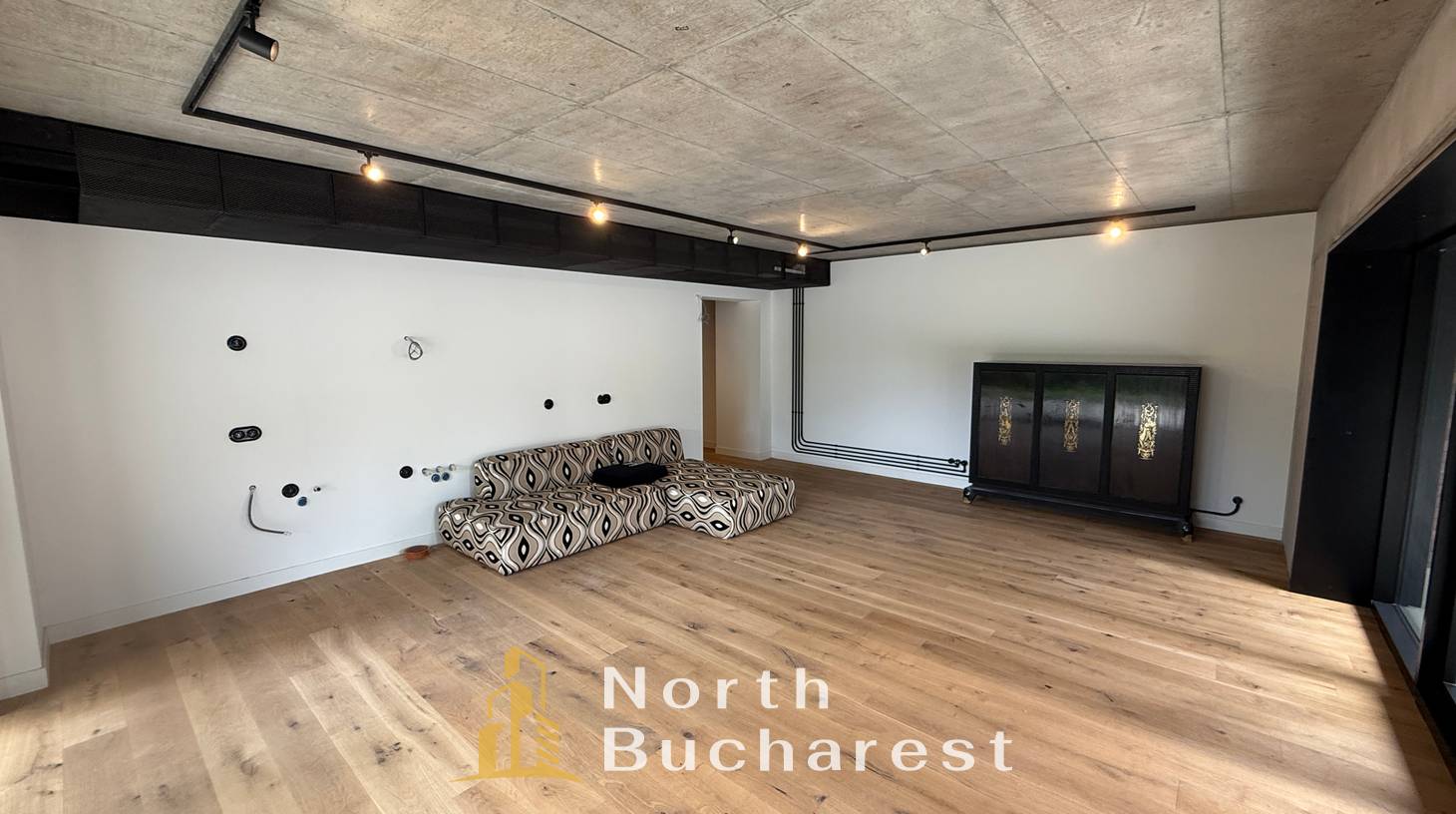 https://images.northbucharest.ro/-_7aKloAYJyiDuWuqm2537lScseJAs_ZcLfY06x8QkA/watermark:0.75:so:0:30:0.39/resize:fill:1460:816:1/gravity:ce/bG9jYWw6Ly8vZXN0YXRlL2xyLzY5NWY0ODNhLTBmOTAtNDBhNi05MmRmLTBlZDkzMjk5YTg0OC5qcGVn