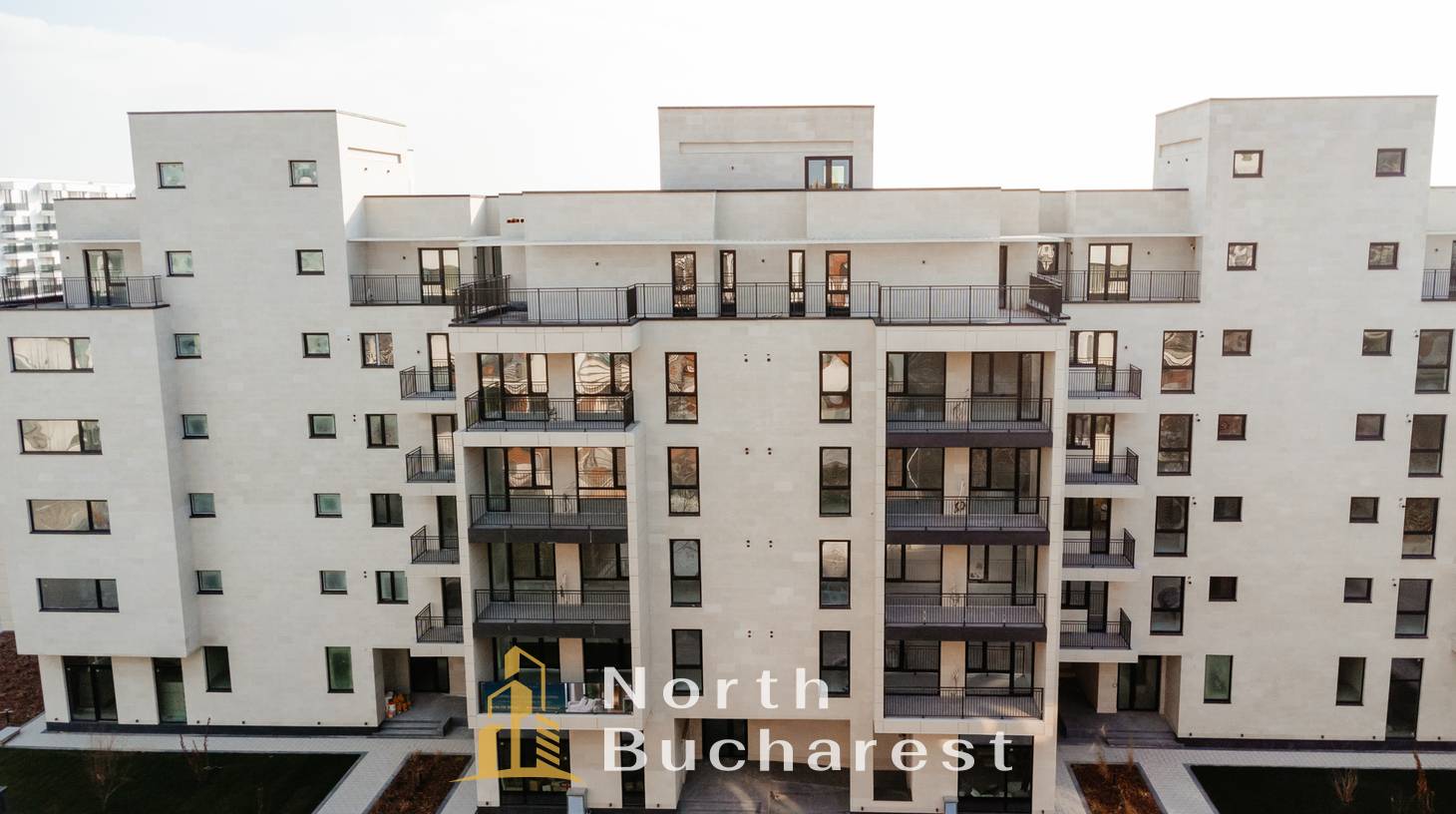 https://images.northbucharest.ro/-uE4eehfDdmYjzfX2kR4zk9fobWIb-X6mc_mDbRHMvE/watermark:0.75:so:0:30:0.39/resize:fill:1460:816:1/gravity:ce/bG9jYWw6Ly8vZXN0YXRlL2xyLzZmMDMyOTc3LTEzZTEtNGUyYS04ODA1LWI0YzA3M2I3OTBhZi5qcGVn