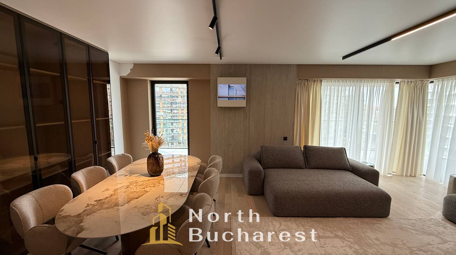 https://images.northbucharest.ro/0Tq2bJSfN6LFUzj7u7aFvrmdRZuezFUzVsj_t7Xta2k/watermark:0.75:so:0:30:0.39/resize:fill:1460:816:1/gravity:ce/bG9jYWw6Ly8vZXN0YXRlL2xyLzJlOWRiMDRhLWZiMDctNGE5My05MTE3LTM1MzI3NmQ1NWFkNS5qcGVn