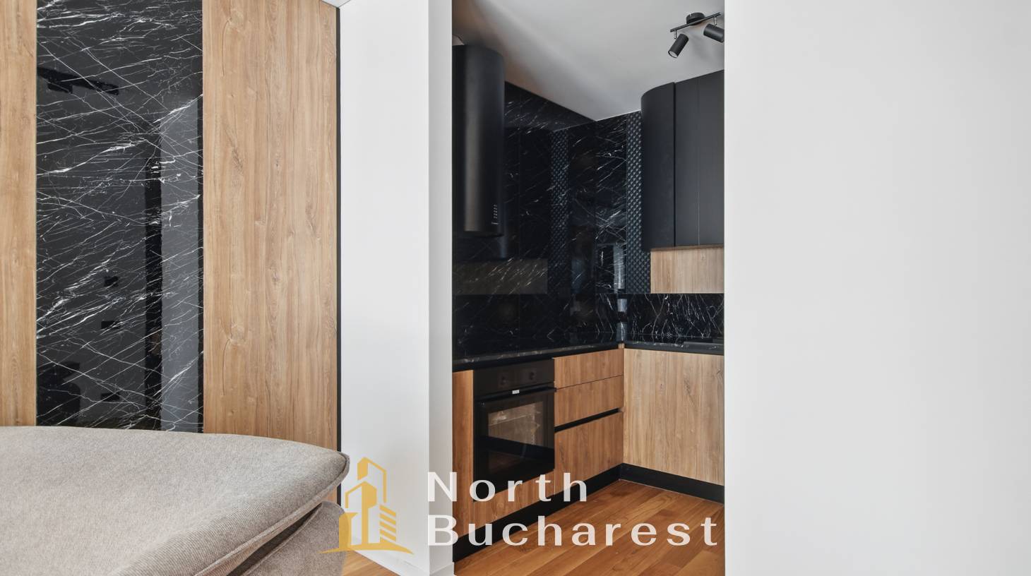 https://images.northbucharest.ro/1XH5ZlxU0yV88-Pn3vjWPdEGZRQIiAud85GlreoZ8ho/watermark:0.75:so:0:30:0.39/resize:fill:1460:816:1/gravity:ce/bG9jYWw6Ly8vZXN0YXRlL2xyLzM1MGY0NmNkLTc5Y2UtNDM1ZC1iMDQzLWZmMmJiYzY5OTc4My5qcGVn