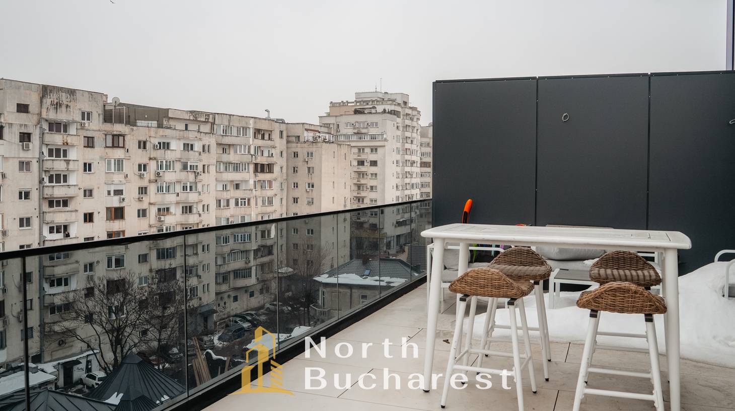 https://images.northbucharest.ro/1wrLm-CHRCzP8CvuVJdJLSNxiPFgFjjGPrst1L2pY04/watermark:0.75:so:0:30:0.39/resize:fill:1460:816:1/gravity:ce/bG9jYWw6Ly8vZXN0YXRlL2xyLzI2Y2FlYTliLTUxM2EtNGQzNy04YzIwLTM5NjczYjViMmViZi5qcGVn