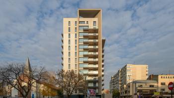 https://images.northbucharest.ro/2D22HeeFroQaba0WNRNTCXyA-VGVAttYFxGj9uSFI5M/resize:fill:350:198:1/gravity:ce/bG9jYWw6Ly8vZXN0YXRlL2xyL2E3ZDRhM2NhLTE2MDQtNGNmNi1hMjMzLTM1M2U3MzlmOGFkYi5qcGVn