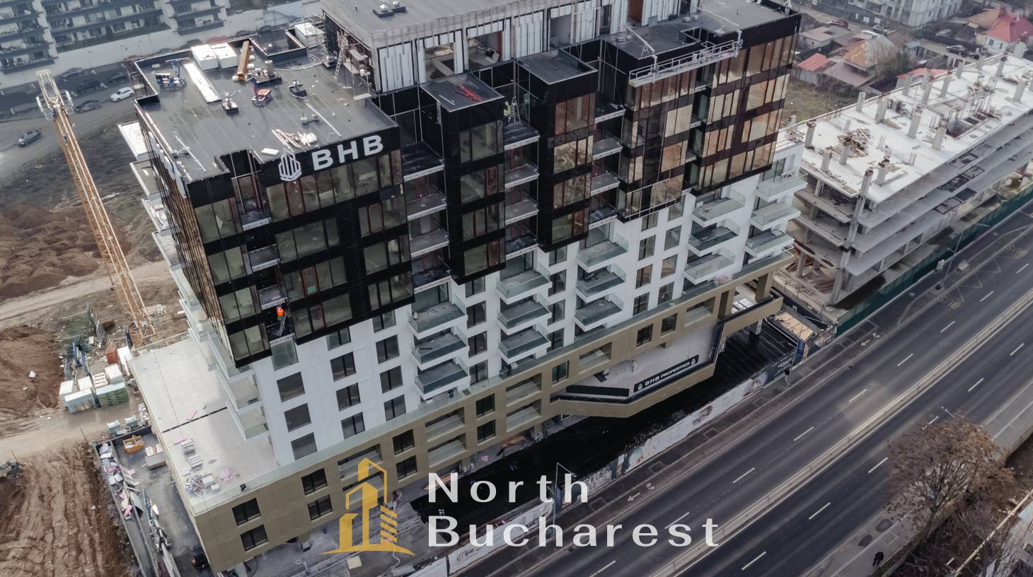 https://images.northbucharest.ro/3qUKZfPl4QjkfkhSvOEugHoSe4kpNX5vxz2-yL3VU_M/watermark:0.75:so:0:30:0.39/resize:fill:1460:816:1/gravity:ce/bG9jYWw6Ly8vZXN0YXRlL2xyL2MxMzEyZWY1LTYxMzAtNDk4ZC1hMWI4LThkMWFhNTg2NzcyMC5qcGVn