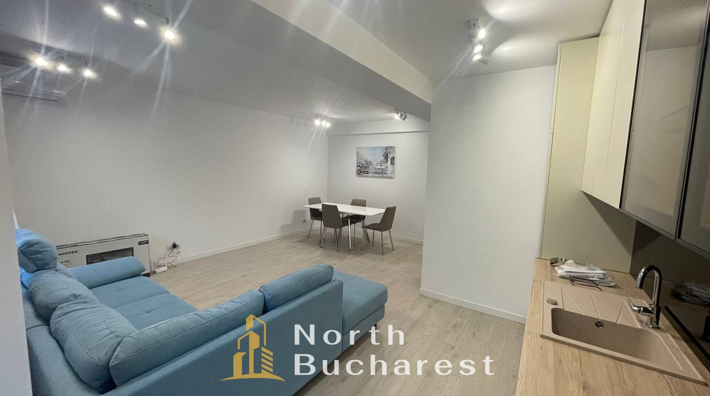 https://images.northbucharest.ro/485l-OApNzSYTCCnxNaPPOUkXan8YACyBDdHTcoOLnI/watermark:0.75:so:0:30:0.39/resize:fill:1460:816:1/gravity:ce/bG9jYWw6Ly8vZXN0YXRlL2xyL2VmN2U2NmY1LThiMWMtNDM4Yi1iM2UxLTdhNjkxZGM1NzAwMS5qcGVn