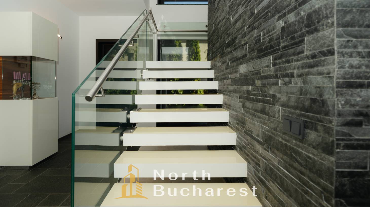 https://images.northbucharest.ro/4LUSNCijvuUtaI4QFkBXXsQKNC4kVw2JYUmp9KGagg8/watermark:0.75:so:0:30:0.39/resize:fill:1460:816:1/gravity:ce/bG9jYWw6Ly8vZXN0YXRlL2xyL2Q2YWM1MThmLTU4ZjktNDQ5OC1iMGZiLTViZmExOTY4MDE4Yy5qcGVn