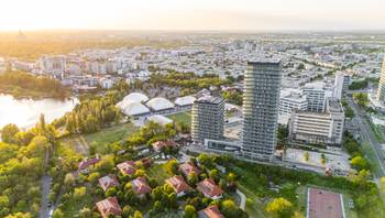 https://images.northbucharest.ro/4dL_WUkUSR7V55Nf41C5Q5LXGr41KAoLSHkbcspqHpw/resize:fill:350:198:1/gravity:ce/bG9jYWw6Ly8vZXN0YXRlL2xyLzczZWVmMjgwLTU1YTctNDgwNS1iNTQ1LWE4ODg3MzQ2YzIxYS5qcGVn