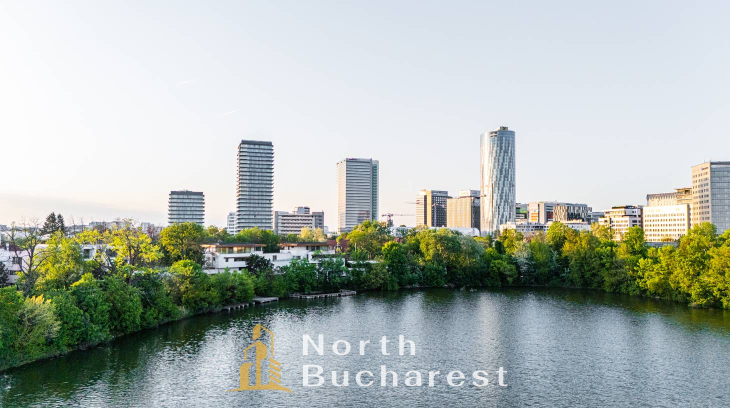 https://images.northbucharest.ro/4d_LRWRMbcsj3E1eusPW934xGF0KQ79qAIZNy6ebBJA/watermark:0.75:so:0:30:0.39/resize:fill:1460:816:1/gravity:ce/bG9jYWw6Ly8vZXN0YXRlL2xyLzM5YmVhODc3LTAyMTItNGI3NS05NTBmLWZiM2YyNDI2MjY5YS5qcGVn
