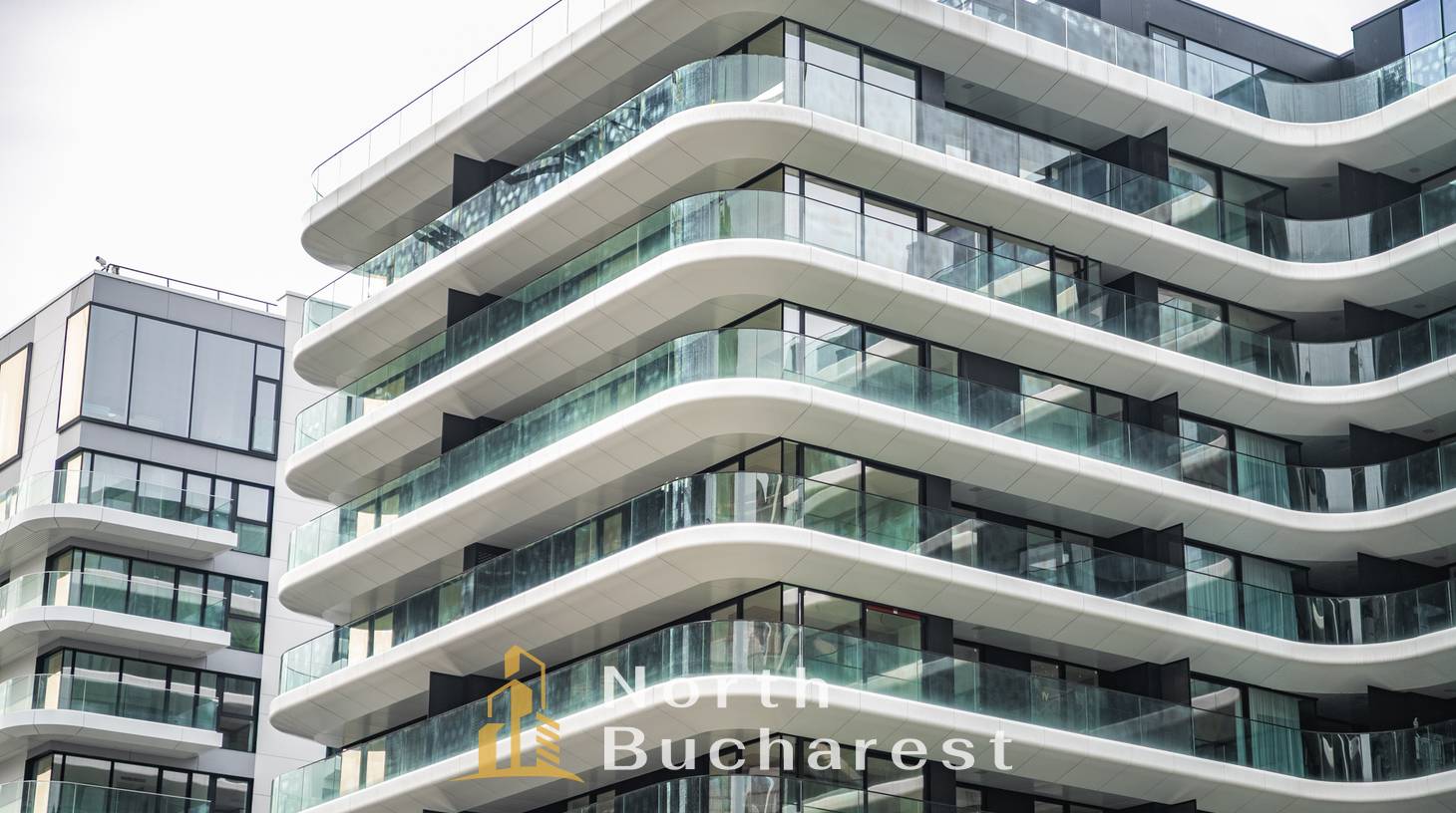 https://images.northbucharest.ro/55ieJKgz3Mq9h8HLwXmxlu-vtsLilsAU1d352Bdpifw/watermark:0.75:so:0:30:0.39/resize:fill:1460:816:1/gravity:ce/bG9jYWw6Ly8vZXN0YXRlL2xyL2EzNTM1Y2E5LWE0YzktNDU2ZS04M2JmLTQxM2ZlY2Q2MmQ2ZS5qcGVn