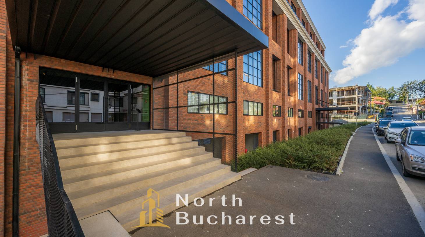 https://images.northbucharest.ro/5iQjGyLcaUpyTVxDPyn9lApeSe-4Vx2PtA3tyBWa7GA/watermark:0.75:so:0:30:0.39/resize:fill:1460:816:1/gravity:ce/bG9jYWw6Ly8vZXN0YXRlL2xyLzMyYmI3NTkwLTE0MDgtNGYyZi1hNGNhLTBlZjAyMzA1NDFkYy5qcGVn