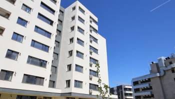 https://images.northbucharest.ro/5w_tSrYAhplc-bni2WfbrH7lQM4aTYV47Lu4vEN5_9s/resize:fill:350:198:1/gravity:ce/bG9jYWw6Ly8vZXN0YXRlL2xyLzUyYmFmNDcxLTczZmQtNDA1MS04ZGVlLWRkMzk2MTcyMzc2Mi5qcGVn