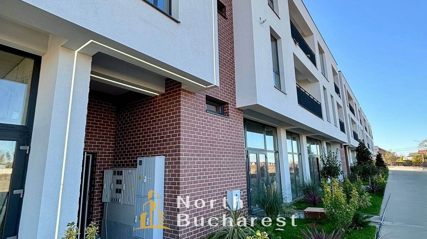 https://images.northbucharest.ro/6SFhnqwygBhY2Gl98xRZG_YFPQilhkTTKsZFcGQWZT0/watermark:0.75:so:0:30:0.39/resize:fill:1460:816:1/gravity:ce/bG9jYWw6Ly8vZXN0YXRlL2xyL2I0ODJhYmUzLWM2Y2UtNDZiNC1hMTg1LTg2ZTdlMDk4ZTVkYS5qcGVn