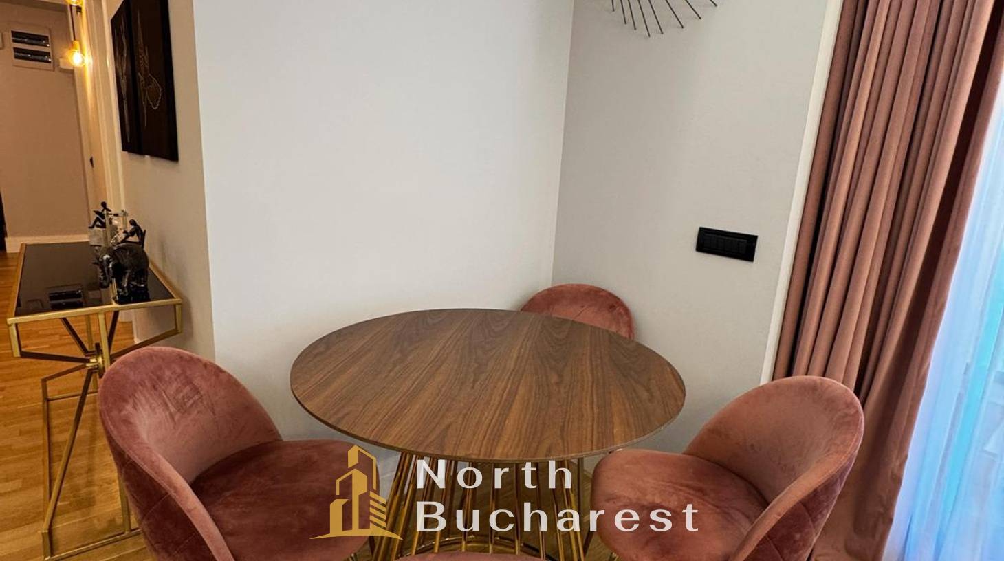 https://images.northbucharest.ro/6vWSVnjC5HN1o_SUmc562dpho7uaVgKUP4BZppcSTaQ/watermark:0.75:so:0:30:0.39/resize:fill:1460:816:1/gravity:ce/bG9jYWw6Ly8vZXN0YXRlL2xyLzIyZTM3Y2I3LTgxMTItNDg3Yy1hNzFkLTIyYjliOWQ5ZDY0My5qcGVn