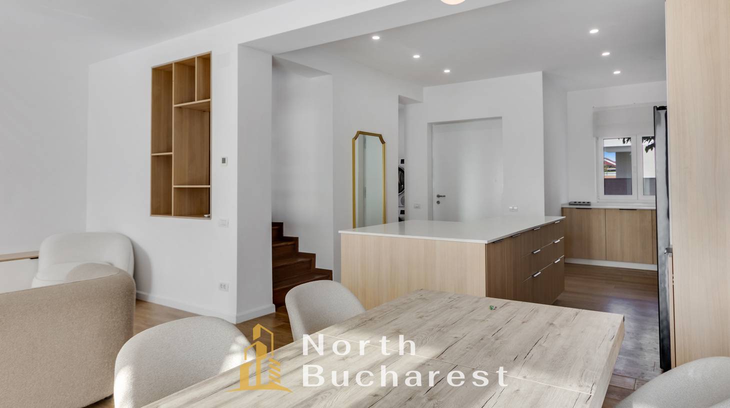 https://images.northbucharest.ro/77YThWQXZCQGLfeCmUtWJr5j85Dn3fRPV-jQNe_RlLQ/watermark:0.75:so:0:30:0.39/resize:fill:1460:816:1/gravity:ce/bG9jYWw6Ly8vZXN0YXRlL2xyLzBlODIyMWExLWQyMjItNDZjNS05YmJlLWM4MzhmMGQ2OGQ4ZC5qcGVn