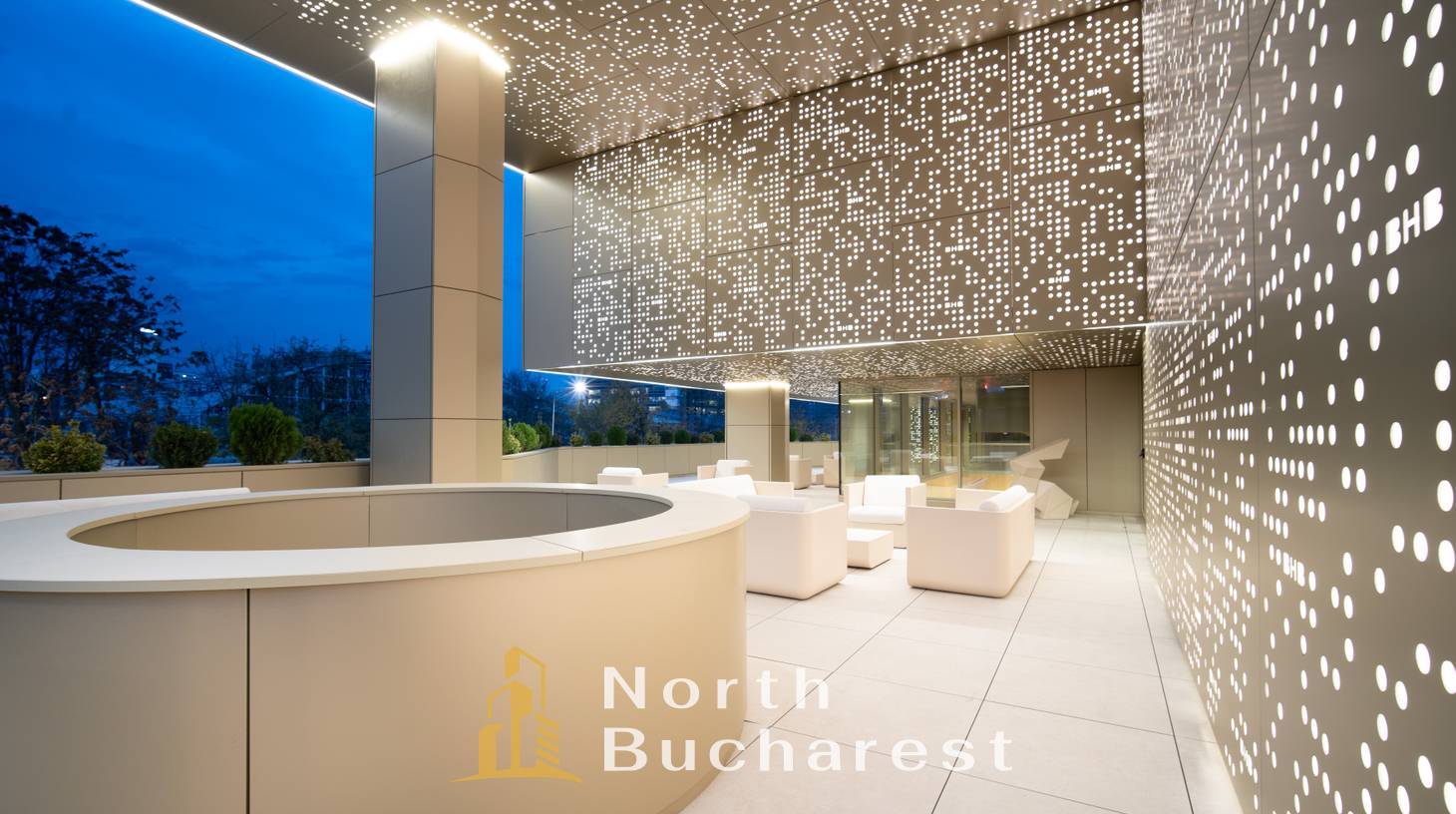 https://images.northbucharest.ro/7gB-el6eIj9dE_c4VGxioQcMvaRnPjOgIrylnntS84M/watermark:0.75:so:0:30:0.39/resize:fill:1460:816:1/gravity:ce/bG9jYWw6Ly8vZXN0YXRlL2xyLzg1NGM3MjdhLTI1NzctNDJmNS05MmVlLTIyZmY5YjZmOWRhNS5qcGVn