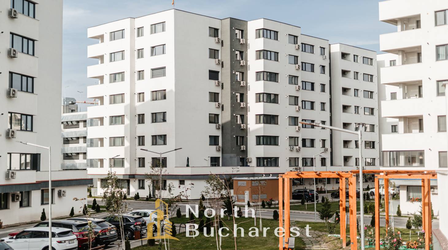 https://images.northbucharest.ro/8zmL15i76MI8zpdjddHuzWl1ZM4BgWL69NpWZzDcC0c/watermark:0.75:so:0:30:0.39/resize:fill:1460:816:1/gravity:ce/bG9jYWw6Ly8vZXN0YXRlL2xyLzYxZmMzMDAwLTFhMWItNDYwMS1hMzM5LTAxZjE3MTg3YmMzNy5qcGVn