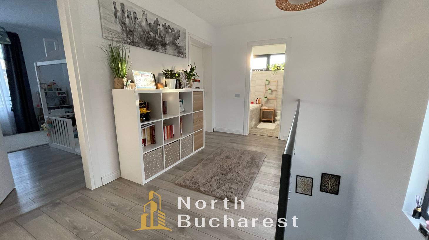 https://images.northbucharest.ro/913XTIvUaehDssljDatwpxHzODK_jLGWemAEvWRB_TY/watermark:0.75:so:0:30:0.39/resize:fill:1460:816:1/gravity:ce/bG9jYWw6Ly8vZXN0YXRlL2xyLzY4YmQ2MGUzLWYwMmEtNDU3MC05MmJiLThkZTFkNWY3NDViNy5qcGVn