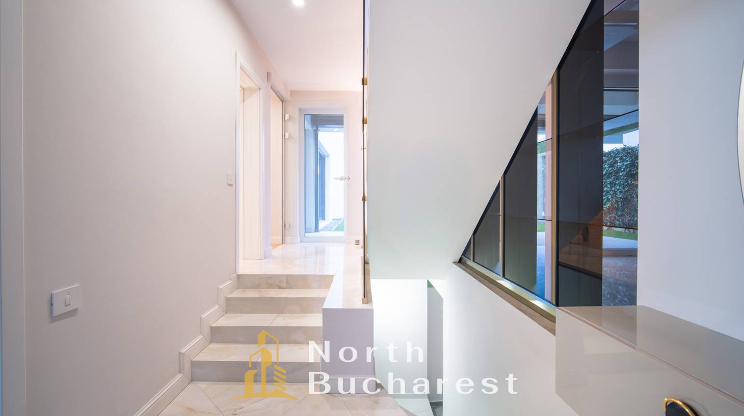 https://images.northbucharest.ro/9ju9IM3RbCVh4AeFeLcvTxhxFkVyR_n4e2SrnYwSTXQ/watermark:0.75:so:0:30:0.39/resize:fill:1460:816:1/gravity:ce/bG9jYWw6Ly8vZXN0YXRlL2xyLzE3Zjk0OTRjLTc0ZmUtNDZmYS04OWQxLWE4OTY2ZGEwYmY5Yi5qcGVn