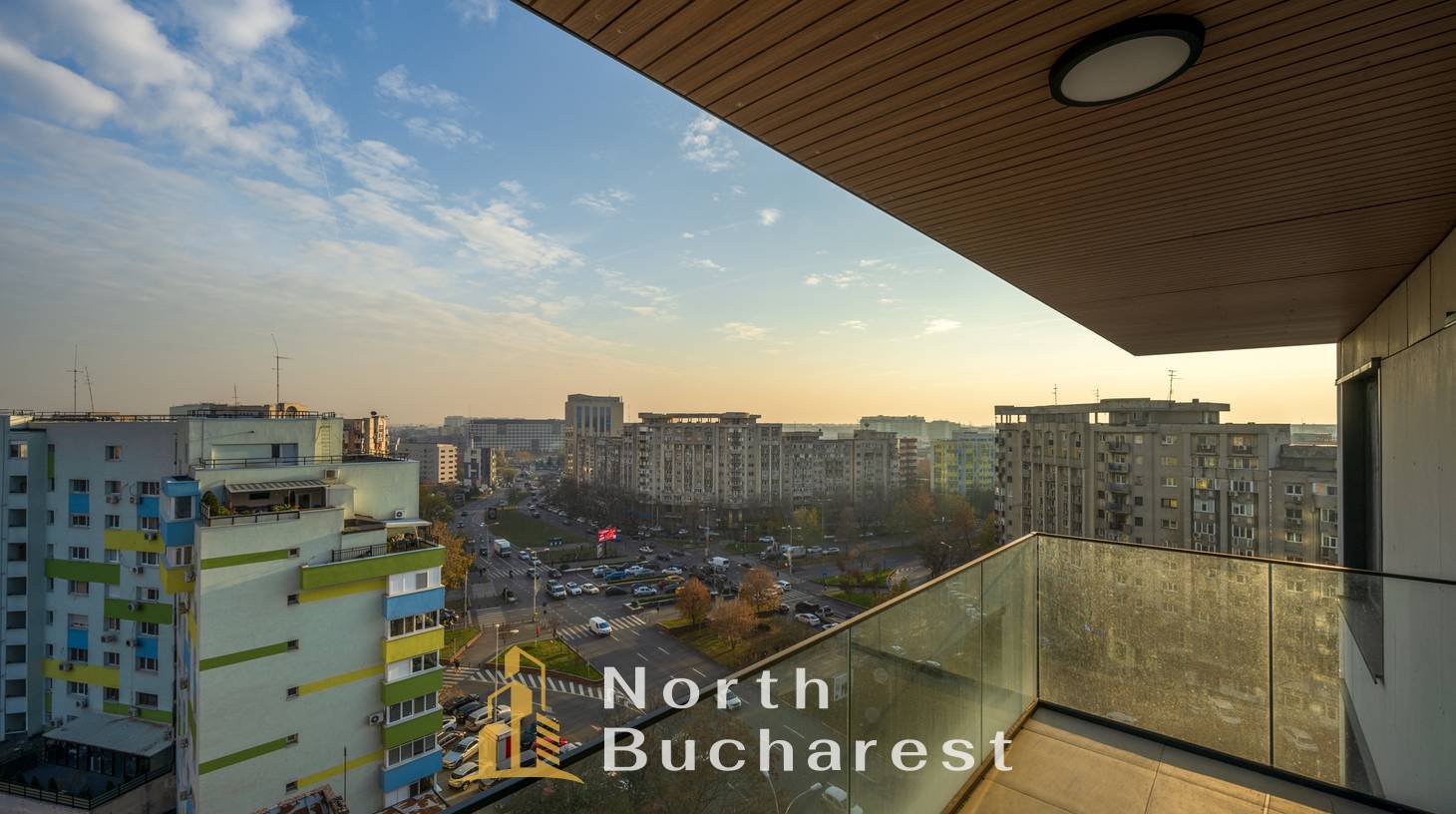 https://images.northbucharest.ro/AbzgLKw4WQRthEVFrJxg9kbQmDfF_T-SQyBnoYrz6bI/watermark:0.75:so:0:30:0.39/resize:fill:1460:816:1/gravity:ce/bG9jYWw6Ly8vZXN0YXRlL2xyLzUyNzUxODkzLWU4M2ItNDBkZi04NDEwLWU2NWQ5NzIwZjg3Ni5qcGVn