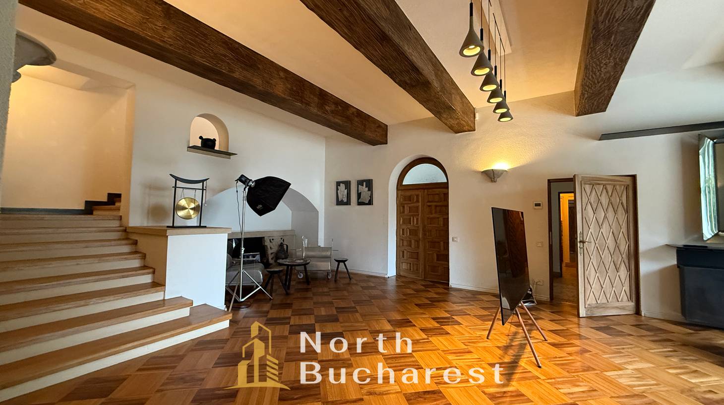 https://images.northbucharest.ro/Afc3DsXHFYjbBvGrBOilettbDz8TDd-Ji9ylDwSjiU8/watermark:0.75:so:0:30:0.39/resize:fill:1460:816:1/gravity:ce/bG9jYWw6Ly8vZXN0YXRlL2xyLzY1OTkyYzFmLTg4YTEtNDdmMi04N2Y1LTIxOTM0NThjZGVmMC5qcGVn