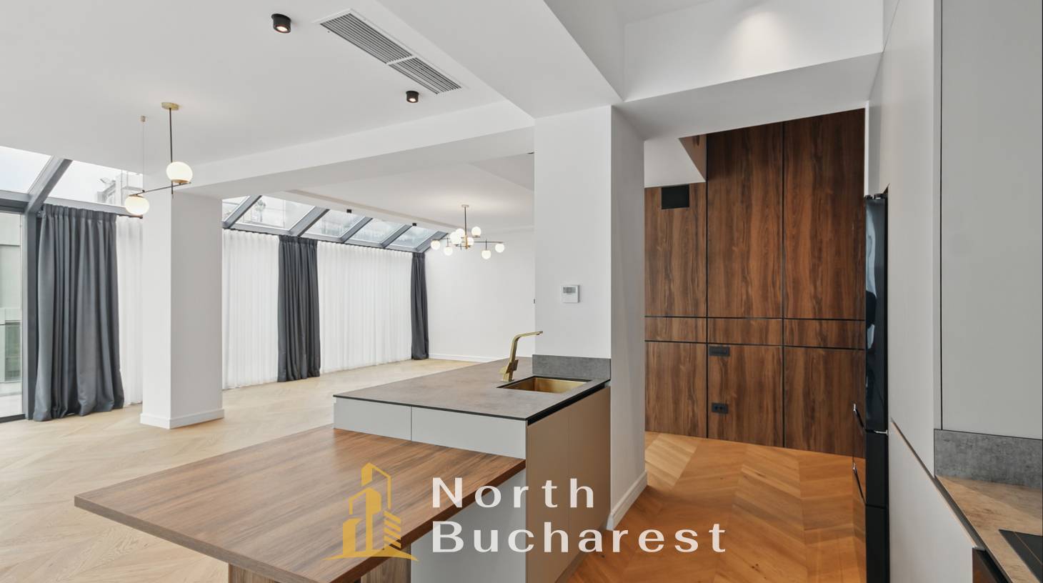 https://images.northbucharest.ro/Ax9KqUzHo0TziO547T7rQsR8IknEQiAeuJejjyYieig/watermark:0.75:so:0:30:0.39/resize:fill:1460:816:1/gravity:ce/bG9jYWw6Ly8vZXN0YXRlL2xyLzNjMWUxMzJiLTdmOWQtNGI5Yy04ZDRjLWU0OTNlMWNjNDUxOC5qcGVn