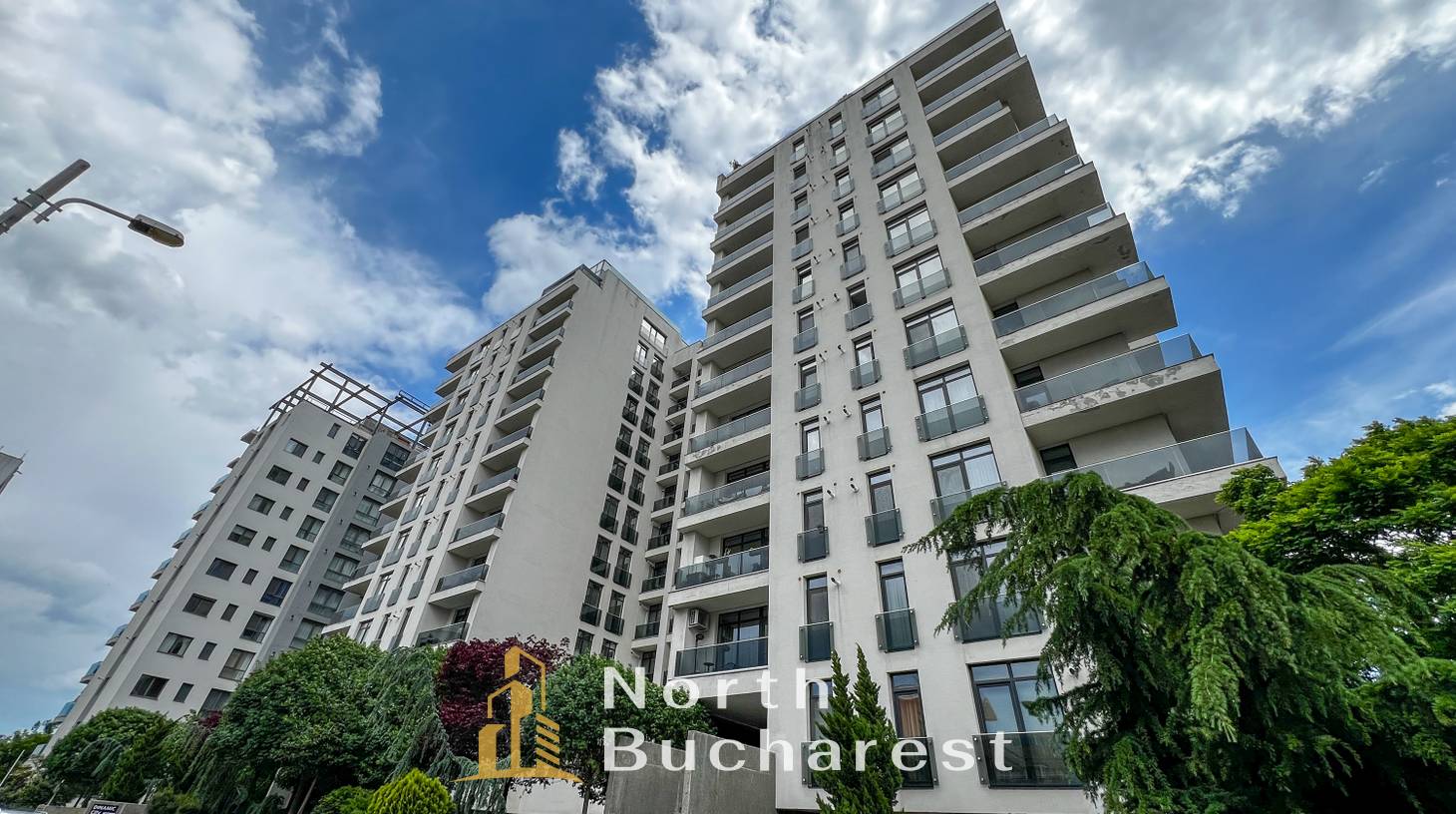 https://images.northbucharest.ro/BSINftX6aYTPwcMCvzB2gwGYYx75tuRZfq5IBytgJxI/watermark:0.75:so:0:30:0.39/resize:fill:1460:816:1/gravity:ce/bG9jYWw6Ly8vZXN0YXRlL2xyLzViYTVkNzcyLTZiNmUtNGY4OS1hZjBlLTI1NzYzYzI0OWYwMy5qcGVn