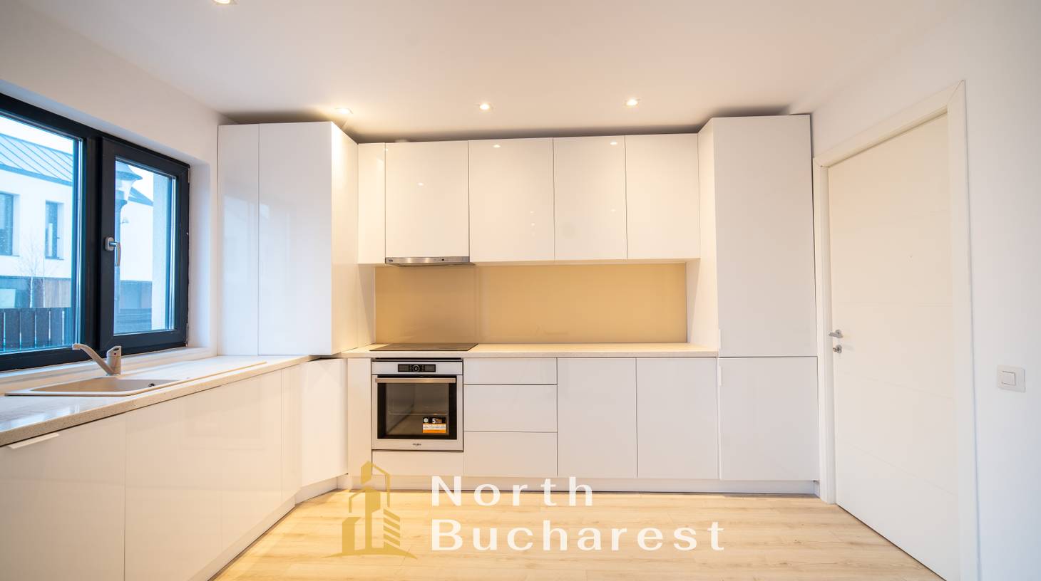 https://images.northbucharest.ro/BSo7dNtvcURkXYp_N9Bn-gbLsypMBF26jlL7rTaNV2Y/watermark:0.75:so:0:30:0.39/resize:fill:1460:816:1/gravity:ce/bG9jYWw6Ly8vZXN0YXRlL2xyLzhkNmRhMTZkLTg4ZGUtNDdlZS1hY2ZjLTE2YzlmNmVmNTYxMi5qcGVn