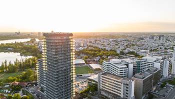 https://images.northbucharest.ro/C9LW6zlFbDay7dNxdWXH0p7VMFEDdjo9boLZRBhWwLE/resize:fill:350:198:1/gravity:ce/bG9jYWw6Ly8vZXN0YXRlL2xyL2E5Y2NmOGU0LTljYjQtNDgwNi1hZWEyLTA0OWI3NzhjN2IxZS5qcGVn
