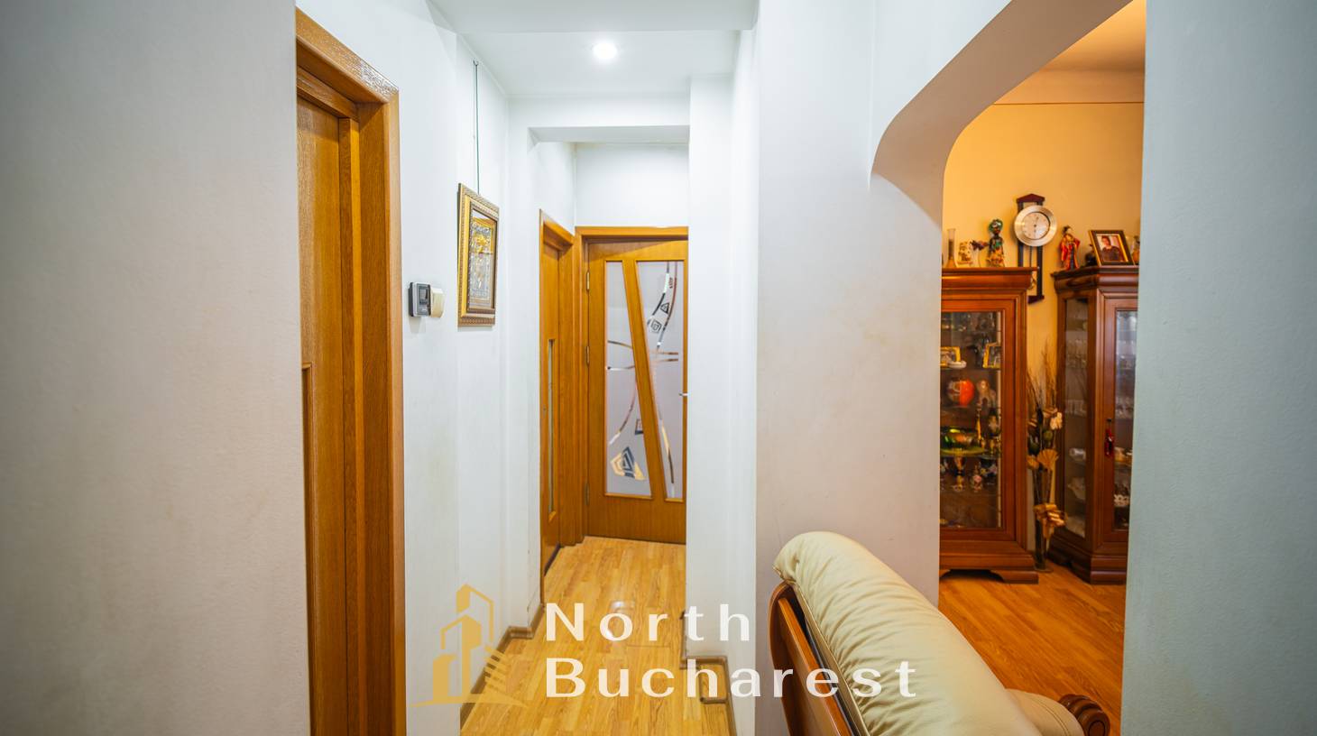https://images.northbucharest.ro/CfbDfjcwc9SygtWOm2Ra1iU8Y-ww-XtpTXmzZ6uMot0/watermark:0.75:so:0:30:0.39/resize:fill:1460:816:1/gravity:ce/bG9jYWw6Ly8vZXN0YXRlL2xyL2MxMTEyMGM1LTVlYWEtNDRhOS05YmM3LTU5OWRmNDdkMjc5OC5qcGVn