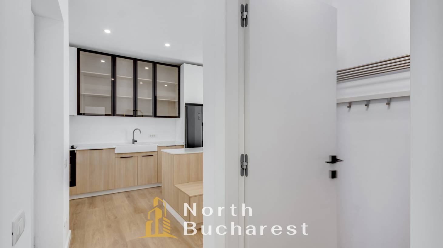 https://images.northbucharest.ro/EiSDNsKaqaDaAxV-6i1pZH8Q-oH65hO-OHQk_7gHPiE/watermark:0.75:so:0:30:0.39/resize:fill:1460:816:1/gravity:ce/bG9jYWw6Ly8vZXN0YXRlL2xyL2EyNGRkYmViLWViM2MtNDFkNi04MzAzLThlODg1ZDMwYjc0MS5qcGVn