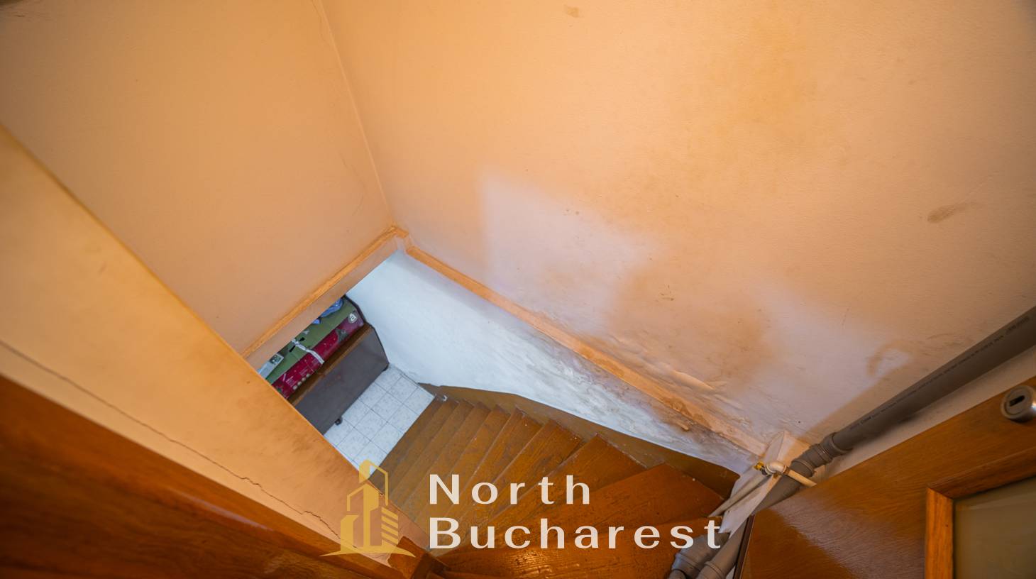 https://images.northbucharest.ro/G_DYCUQeOZEkSPohOkv4tGFXtdEyZiQYgUVvBe4eM20/watermark:0.75:so:0:30:0.39/resize:fill:1460:816:1/gravity:ce/bG9jYWw6Ly8vZXN0YXRlL2xyLzk2NWJmZmMwLWI1ZWYtNDJiZi1hNjYxLTI2MDNkMTBiZTkwMS5qcGVn