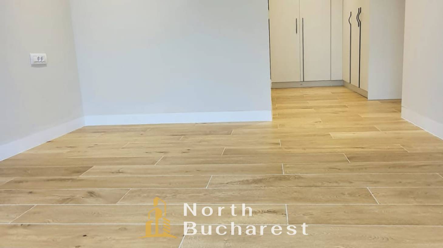 https://images.northbucharest.ro/I36LDU11ClF0hgzcpnPwTNAwMUHSR9QKvQkvU6b_vb4/watermark:0.75:so:0:30:0.39/resize:fill:1460:816:1/gravity:ce/bG9jYWw6Ly8vZXN0YXRlL2xyLzAyYjkxZTVlLWU1MjktNGFlMi1iNGYxLWViZDdlMDIwMjg2Yi5qcGVn