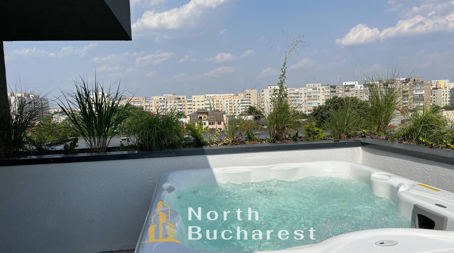 https://images.northbucharest.ro/IEu4R453rOwUY1wvdyBGpVBA7dsZ-txHNm2kA4-q0sk/watermark:0.75:so:0:30:0.39/resize:fill:1460:816:1/gravity:ce/bG9jYWw6Ly8vZXN0YXRlL2xyL2ZkOTI4NDEyLWVkNTYtNGNiMS1iM2VmLTRmNjY0Y2RkMDdhZC5qcGVn