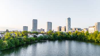 https://images.northbucharest.ro/Io3SwwpMiqP83RAO-JsZeM6uGvjqZWVACeNDEoQyp84/resize:fill:350:198:1/gravity:ce/bG9jYWw6Ly8vZXN0YXRlL2xyLzM5YmVhODc3LTAyMTItNGI3NS05NTBmLWZiM2YyNDI2MjY5YS5qcGVn