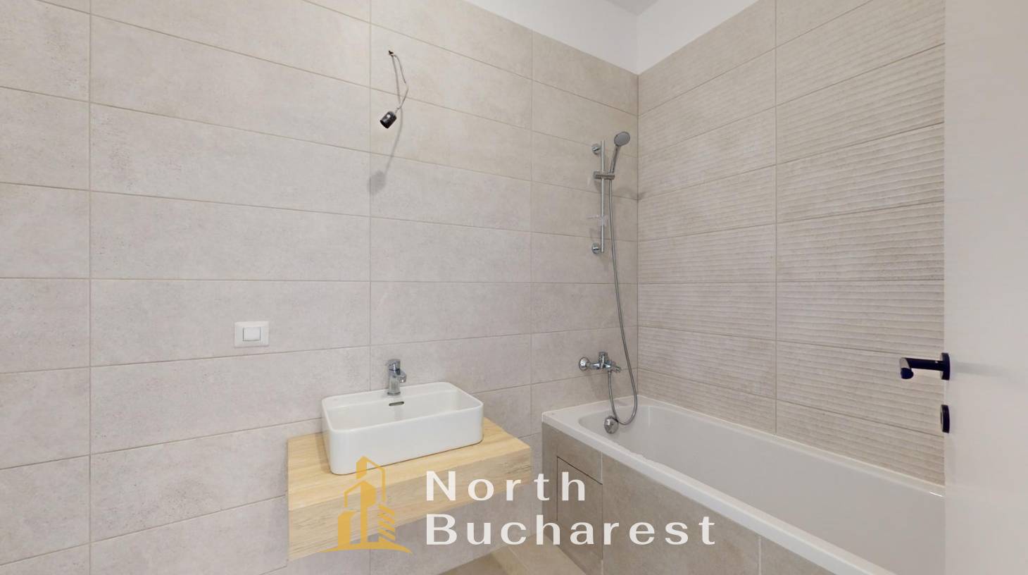 https://images.northbucharest.ro/IvFBhYxFaU_MbyPa8a_N-3q2UcLXAW98ejnbYT7UuOs/watermark:0.75:so:0:30:0.39/resize:fill:1460:816:1/gravity:ce/bG9jYWw6Ly8vZXN0YXRlL2xyL2IyYzAyY2Q5LTRmNTgtNDMwOS1hNDU3LTY5YTI5ZDY2NjcxOC5qcGVn