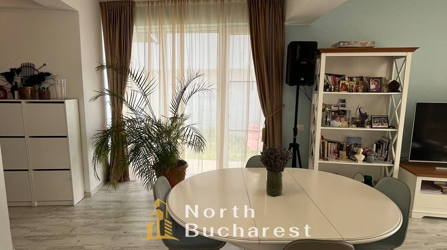 https://images.northbucharest.ro/JC_S6WoODHVN76tFugVKKZgsNR4CYKLF5_IWRyDepWQ/watermark:0.75:so:0:30:0.39/resize:fill:1460:816:1/gravity:ce/bG9jYWw6Ly8vZXN0YXRlL2xyLzkyZDc0YTQ0LTYwYWMtNDc1Ny04NzdhLWQ0NGZhMzhkMTM1Zi5qcGVn