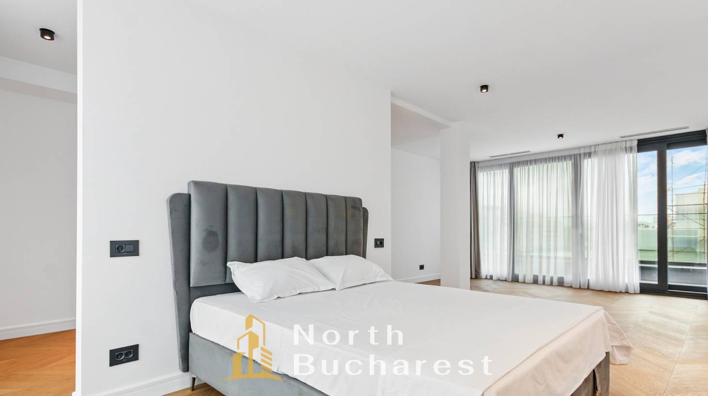 https://images.northbucharest.ro/JTIMBUO-AYkIceHunp0sUMSYc1tNdTUqM-nOvaV9tSI/watermark:0.75:so:0:30:0.39/resize:fill:1460:816:1/gravity:ce/bG9jYWw6Ly8vZXN0YXRlL2xyL2UxYWNhZmE4LTNmYzktNGNmMC1hMzJiLTYzOTI1YWNkYmJlZS5qcGVn