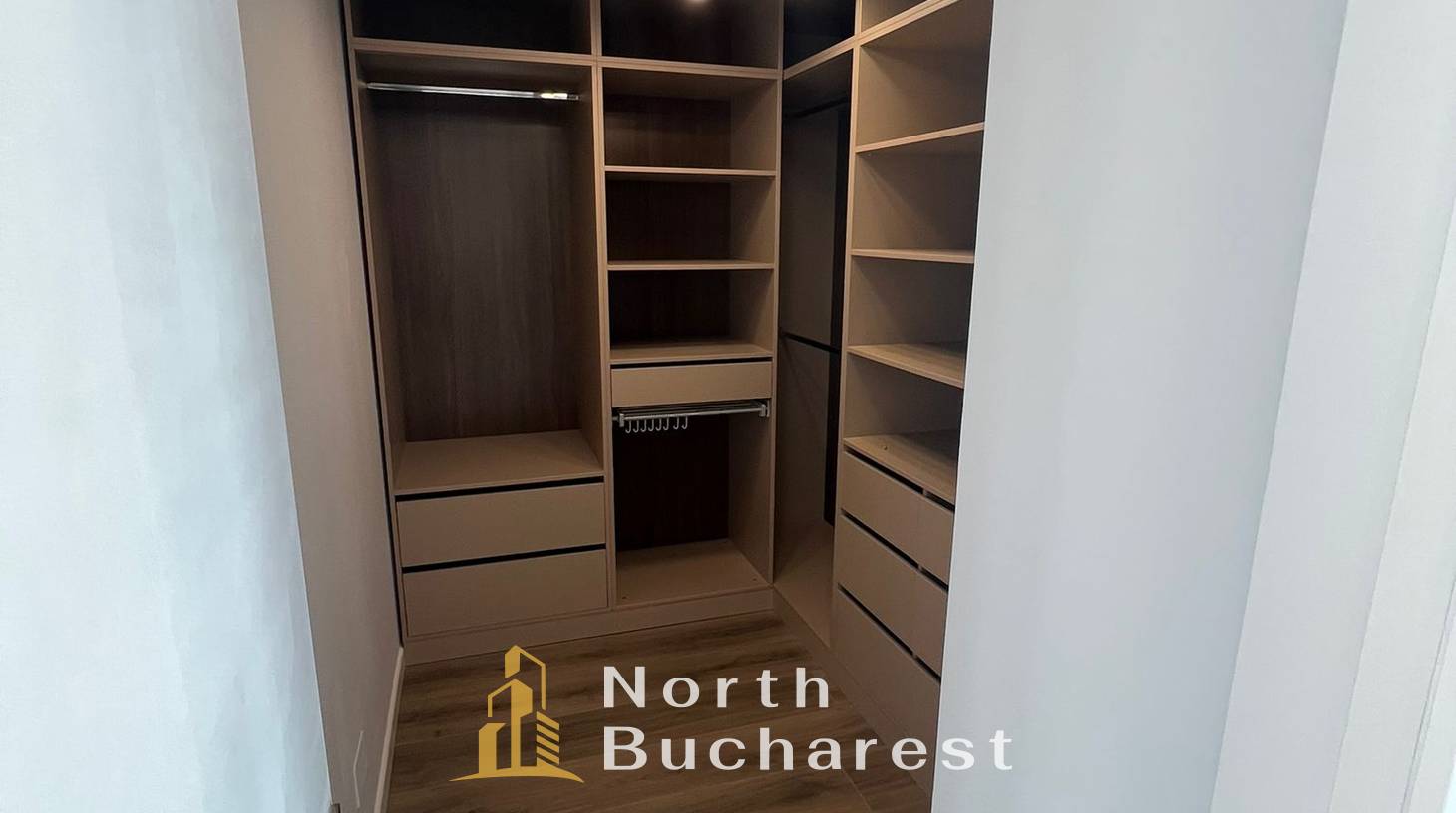 https://images.northbucharest.ro/JYlkQ00AS47latUL0R72gtTxrDdI813D51y2ZSJ1JTs/watermark:0.75:so:0:30:0.39/resize:fill:1460:816:1/gravity:ce/bG9jYWw6Ly8vZXN0YXRlL2xyL2JmYjk3MjliLTI0M2ItNGRjYS1iYmE0LWM0MTc1MjU1ZTkwMy5qcGVn