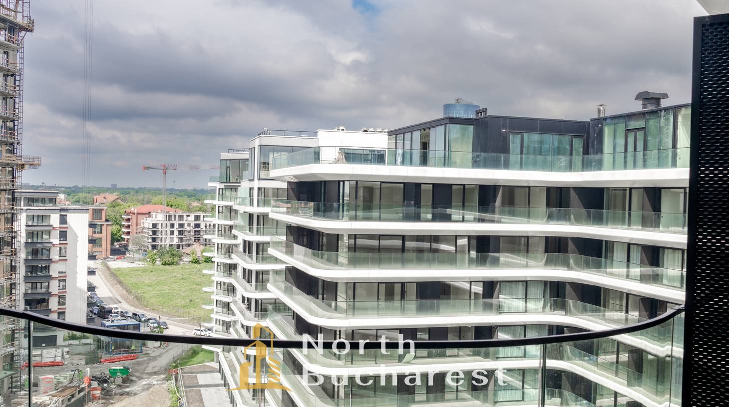 https://images.northbucharest.ro/J_8oj2Dr85pBEnV6K61fDc3rijMzW7VL2Xu_sD5R6N4/watermark:0.75:so:0:30:0.39/resize:fill:1460:816:1/gravity:ce/bG9jYWw6Ly8vZXN0YXRlL2xyL2UyMDM0MDEwLWM1NzAtNGM4OS05NjJkLTdmYzUwMjMwNzg1Zi5qcGVn