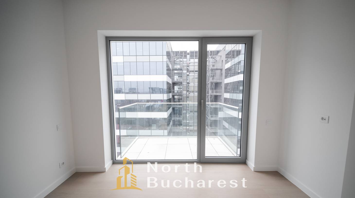 https://images.northbucharest.ro/Kg3vDJ6dW2ZNlrmGw14YOPhfFvBjSm-JsedXlUUpItY/watermark:0.75:so:0:30:0.39/resize:fill:1460:816:1/gravity:ce/bG9jYWw6Ly8vZXN0YXRlL2xyL2IxNjkwY2JlLTYxMzgtNGIxNi04YmRhLTMwZDI1NWFkNWZkMy5qcGVn