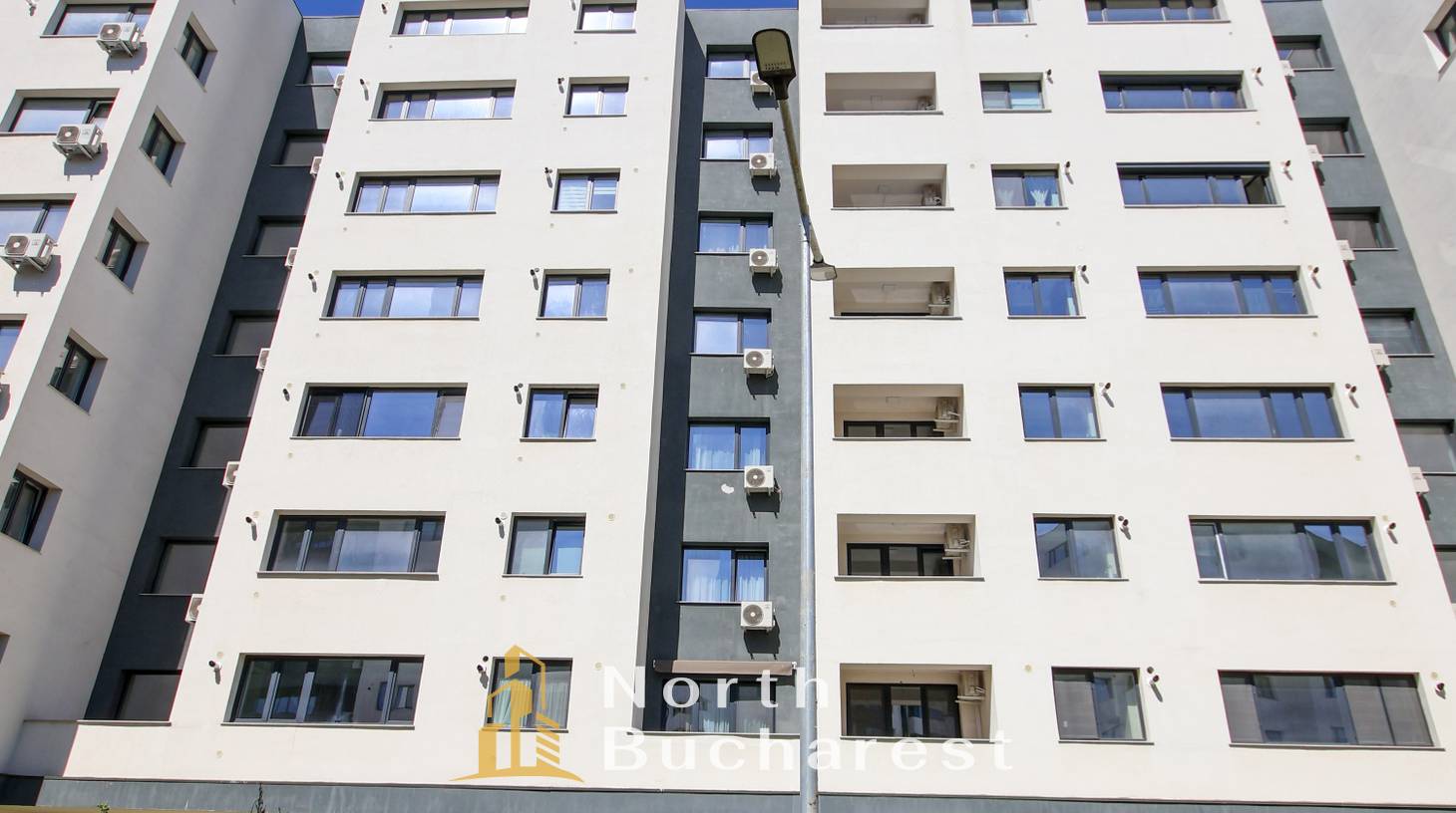 https://images.northbucharest.ro/LA7ZxpL-mWK7LROQTb0kiIP8ZIXUjgd9wPkK_qRSabU/watermark:0.75:so:0:30:0.39/resize:fill:1460:816:1/gravity:ce/bG9jYWw6Ly8vZXN0YXRlL2xyLzcwMzg5NDMyLTJlMjUtNGNkNS05YmZmLTRhMWE5ZTI5YTM4OC5qcGVn