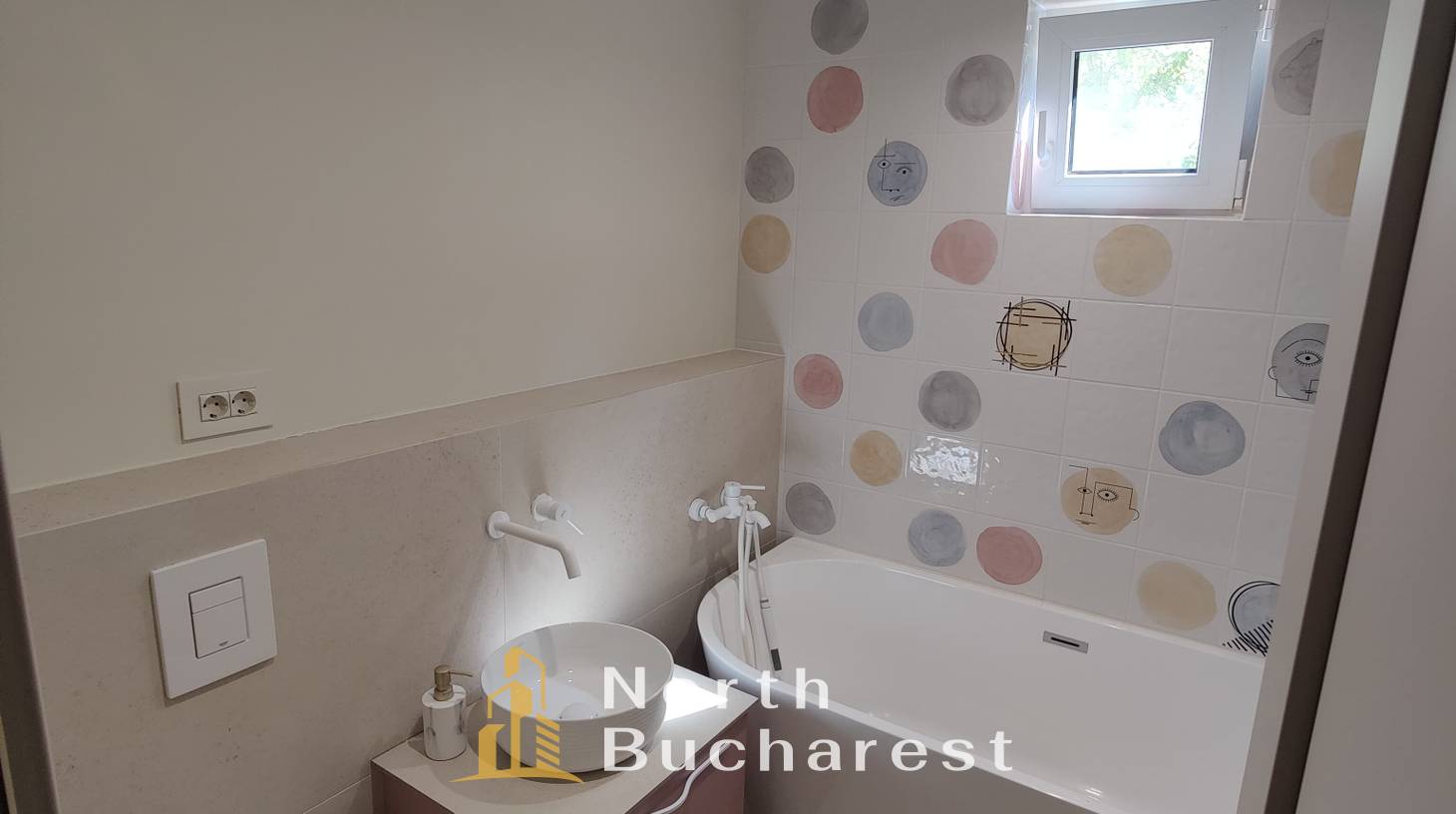 https://images.northbucharest.ro/LIgIjxyScMPjCGgDLluMAdk_1lKLc_Z8biZ6MlC1DRI/watermark:0.75:so:0:30:0.39/resize:fill:1460:816:1/gravity:ce/bG9jYWw6Ly8vZXN0YXRlL2xyLzlmZDg5MDkwLWI0ODYtNDlhMi1iMTE0LWI2ZjA5NzQ2ODgwMS5qcGVn