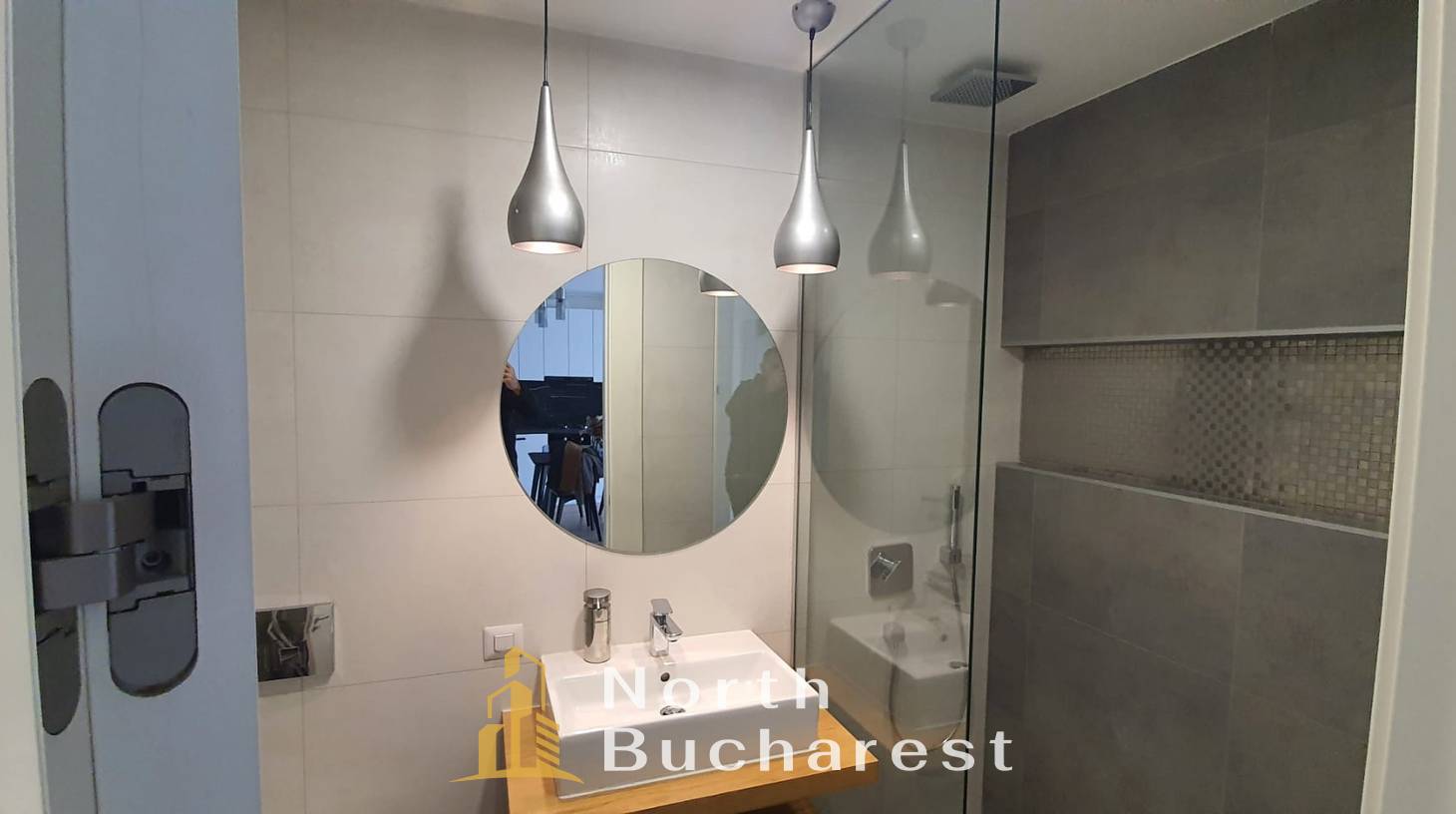 https://images.northbucharest.ro/LKHMdfMXaEOWOd7J_COvv3srNJt3ynThoba1Z5gkudU/watermark:0.75:so:0:30:0.39/resize:fill:1460:816:1/gravity:ce/bG9jYWw6Ly8vZXN0YXRlL2xyLzM1ZmY3Nzc0LTMyMmUtNGYxMy05NjAwLWM1Njk0ODQ1MTg0MS5qcGVn
