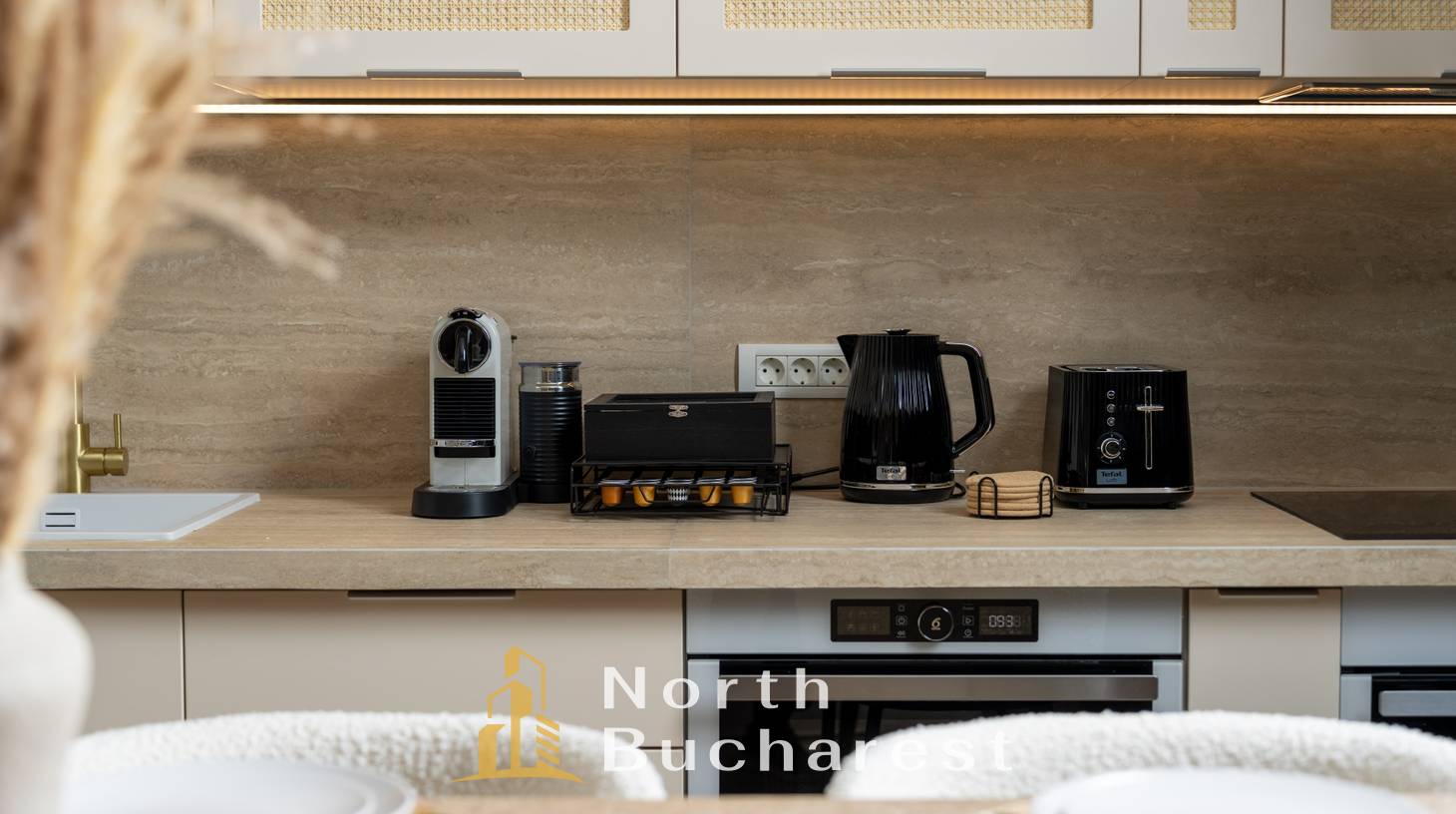 https://images.northbucharest.ro/Lr1Ai4jUhgPVFPtIJVoIGeBjPSLTVF0HRiFvglYv27w/watermark:0.75:so:0:30:0.39/resize:fill:1460:816:1/gravity:ce/bG9jYWw6Ly8vZXN0YXRlL2xyL2VjMDgxM2FiLWEwZDItNDcwZi05Mzg5LTY5NTkzMjFjMzYzNC5qcGVn