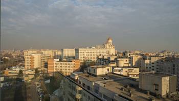 https://images.northbucharest.ro/MEFuMpvCOSuWBlmRNG9fb7YpcSljhyzfPMzMwb2ybqI/resize:fill:350:198:1/gravity:ce/bG9jYWw6Ly8vZXN0YXRlL2xyLzNmYjE0MTU3LWI3OGYtNDdhNi04YmE2LTY1OTczYzZiNTZkZS5qcGVn