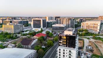 https://images.northbucharest.ro/MI-o0PvPvLDbIBeskTd_EHoluxrRNX6z9bhR5gHL8U4/resize:fill:350:198:1/gravity:ce/bG9jYWw6Ly8vZXN0YXRlL2xyL2NmOWE3NDkwLWYyYmItNDcyZi1iMDM4LTQxYWJhNzg3NThmZi5qcGVn