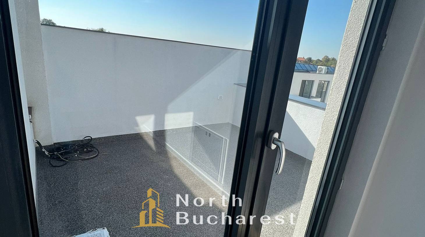 https://images.northbucharest.ro/MMwF4bhbLGsUqucFuzhBml0hxk0YK7XzhteDGEG4UnI/watermark:0.75:so:0:30:0.39/resize:fill:1460:816:1/gravity:ce/bG9jYWw6Ly8vZXN0YXRlL2xyLzVkMTVkMWViLTUyNTEtNDRiYi1iNGIyLTc1N2IxNzM3MTRjNy5qcGVn