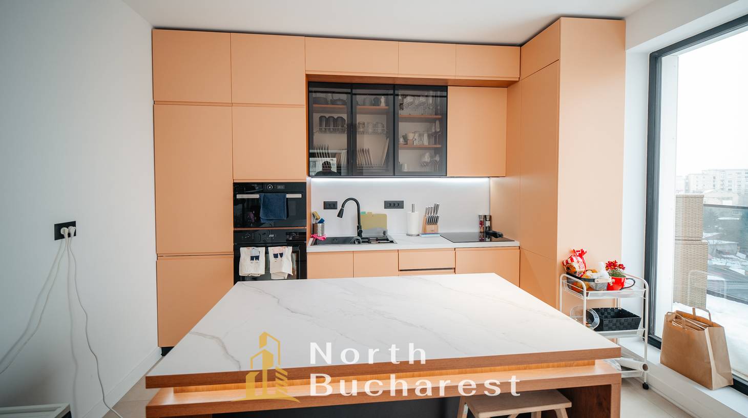 https://images.northbucharest.ro/MUbdraa8gtzxZQfAWuXV3qK1MEPqEPnRi9VEYzYMPYE/watermark:0.75:so:0:30:0.39/resize:fill:1460:816:1/gravity:ce/bG9jYWw6Ly8vZXN0YXRlL2xyLzZmZDkwMDk3LTYxOWUtNDA3YS05NWI3LTQ4M2Y4Yzc0YjU3Zi5qcGVn