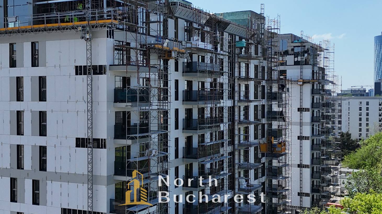https://images.northbucharest.ro/MaRk6VDpaWKfeMId2sUGroYmFPX9UtrI07PWxglqYuo/watermark:0.75:so:0:30:0.39/resize:fill:1460:816:1/gravity:ce/bG9jYWw6Ly8vZXN0YXRlL2xyLzY3ODVlOWQzLTZkNGYtNDU4NC05ODk2LTEzNzJiZGE3MWM0Ny5qcGVn
