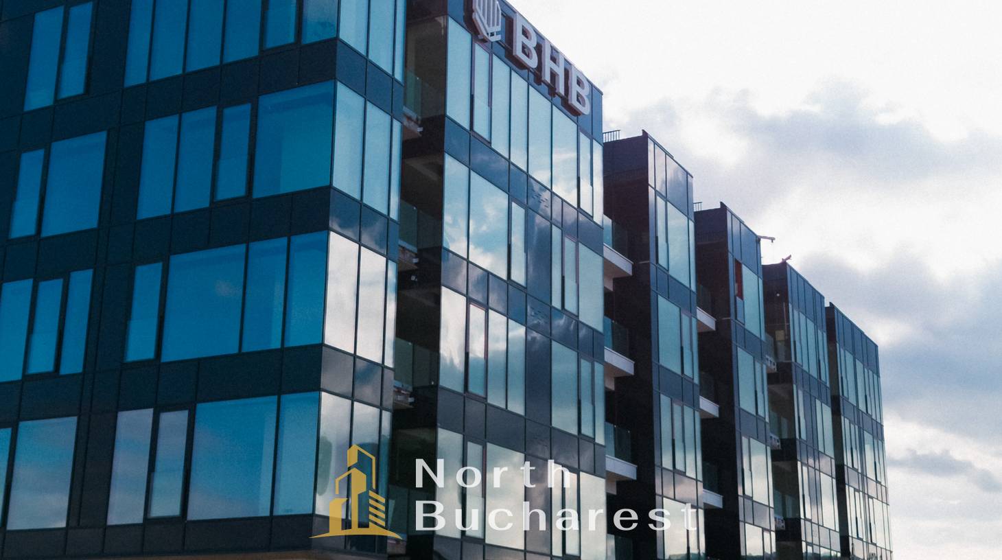 https://images.northbucharest.ro/Mo8qh4o3ZVPuVdDV4BaQpvbsbo8nTY0qputcIFFFgx8/watermark:0.75:so:0:30:0.39/resize:fill:1460:816:1/gravity:ce/bG9jYWw6Ly8vZXN0YXRlL2xyL2U2MTlmN2Q0LTZmZjAtNDQyMC05NDYxLWNhOTVjN2RlZTAzZS5qcGVn